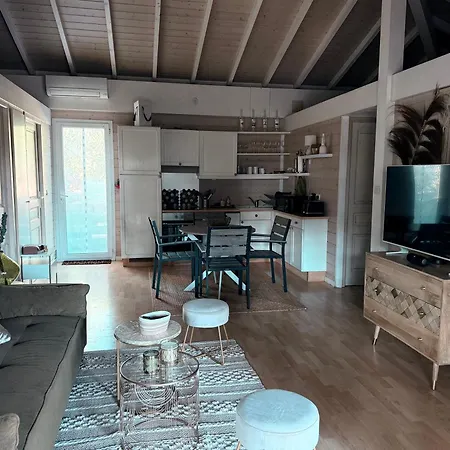 Stone & Bamboo Gassin