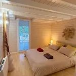 Stone & Bamboo Alpehytte